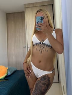 Sara top rale per il tatuaggio